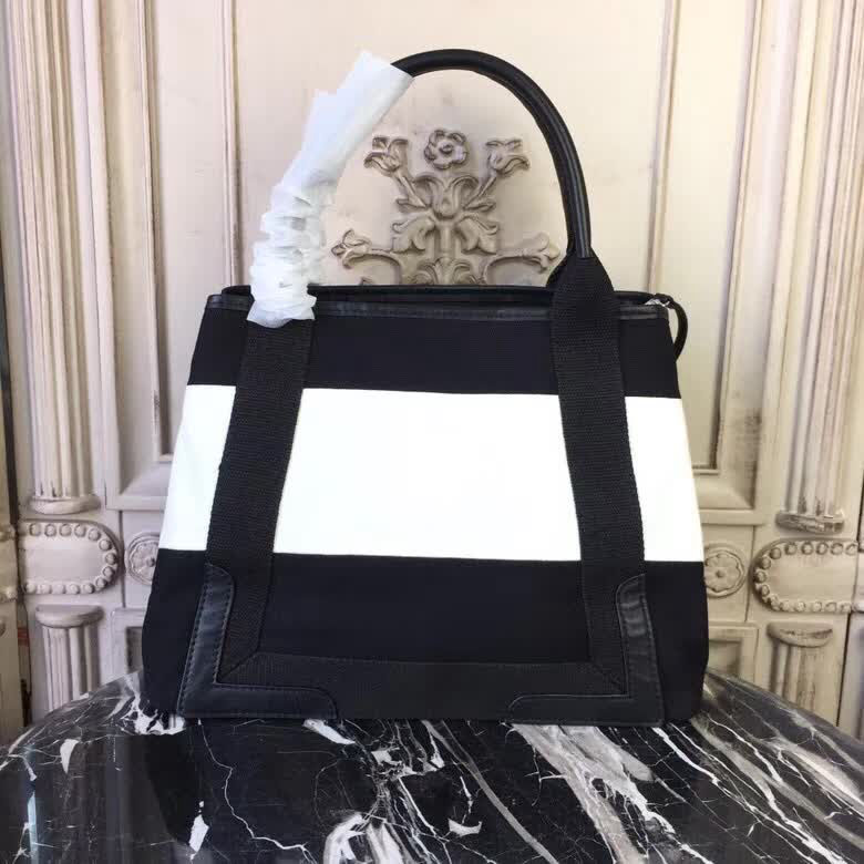 BALENCIAG巴黎世家 拼色 巴黎世家 購物包️定制帆布配油蠟皮 簡單寬闊 購物包推薦款  BL1322